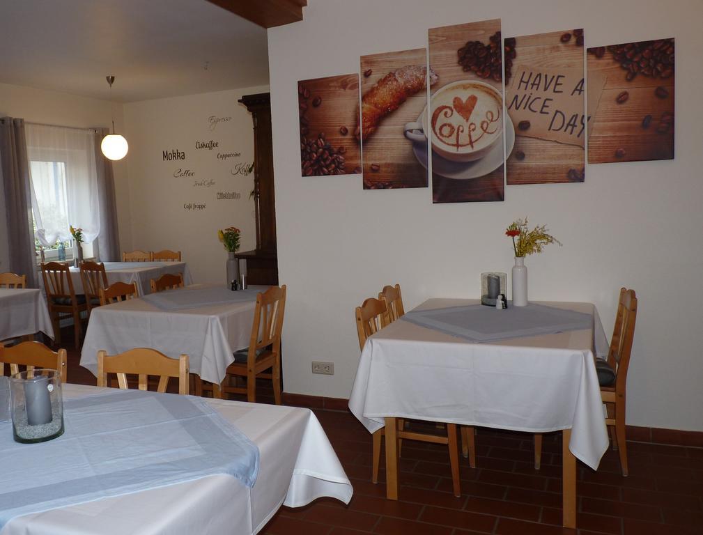Gaestehaus Bacchus Wachenheim an der Weinstrasse Exterior photo